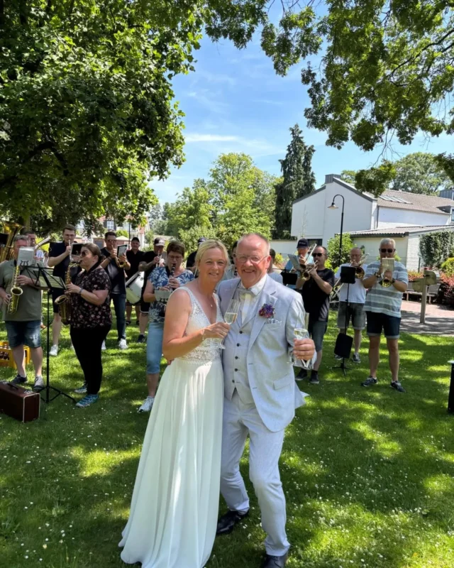 Hochtied!👰🏼🤵🏼
Gestern haben wir Thomas und Steffi zur standesamtlichen Hochzeit mit einem Ständchen vor dem alten Rathaus in Vechta überrascht.🎶🎺
Wir wünschen euch von Herzen alles Liebe, viele glückliche gemeinsame Jahre und dass eure Liebe immer im schönsten Klang erklingt.❤️
